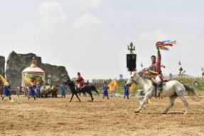 7-8月已成为内蒙古马文化旅游月