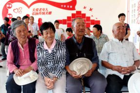 乌兰察布市四子王旗：社区养老提升老人幸福指数