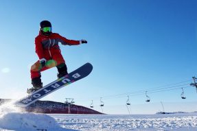 “滑雪季”掀起“运动潮”，来乌兰察布赴一场冰雪之约