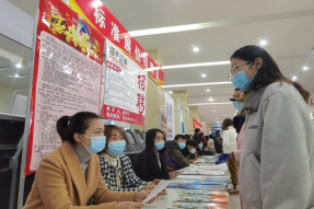 通辽市：为重点群体就业出谋划策