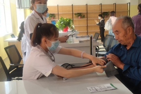 巴彦淖尔市临河区：为老年人打造温馨港湾