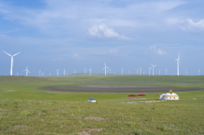 察右中旗：“追风逐电” 草原上的风电博览园